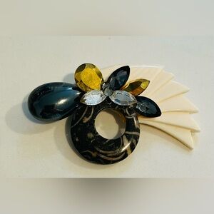 Beautiful Signed Wendy Gell Vintage Crystal Semi Precious Flair Pin Brooch
